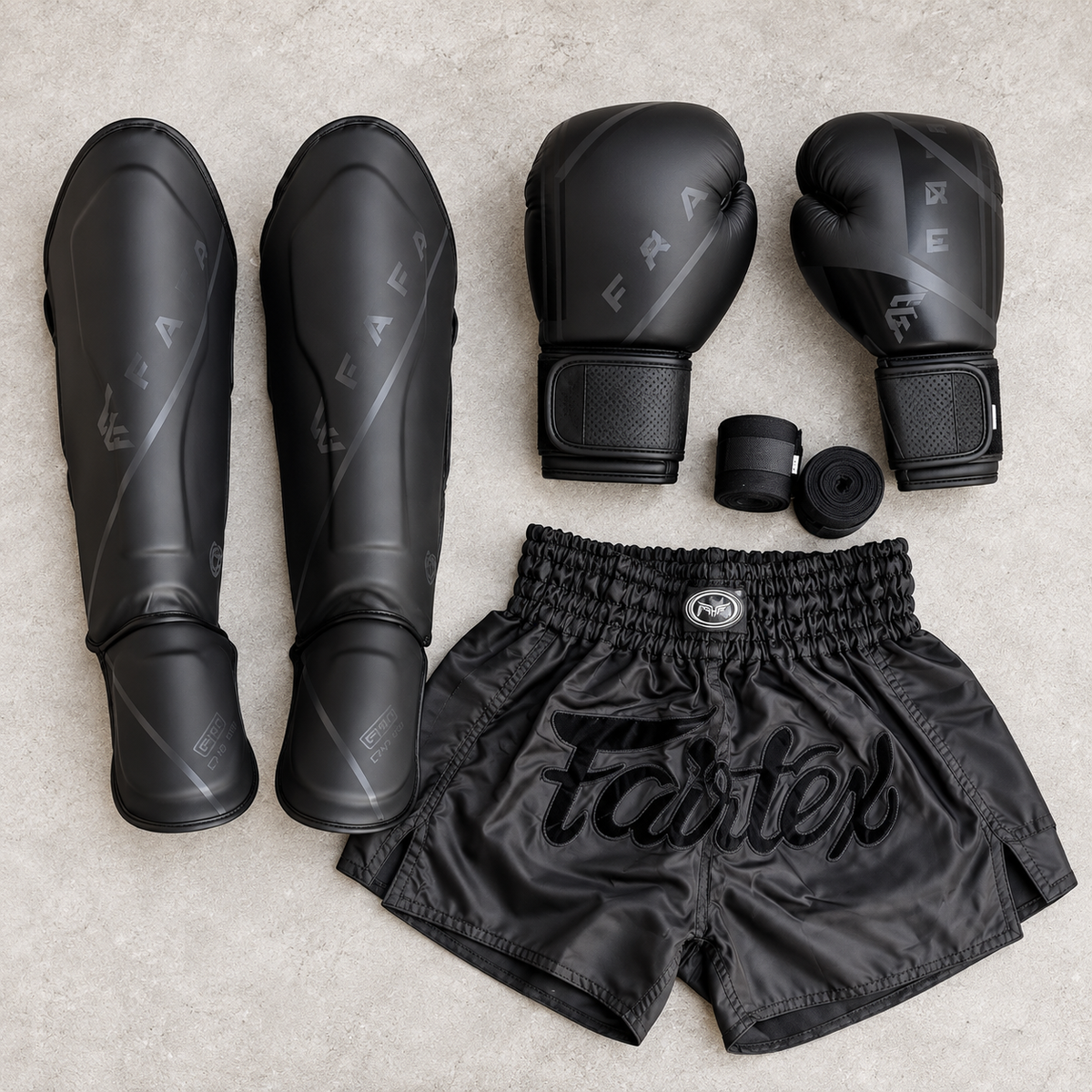Pack Boxe & Muay Thaï Complet – Gants, Protège-Tibias, Bandages & Shor